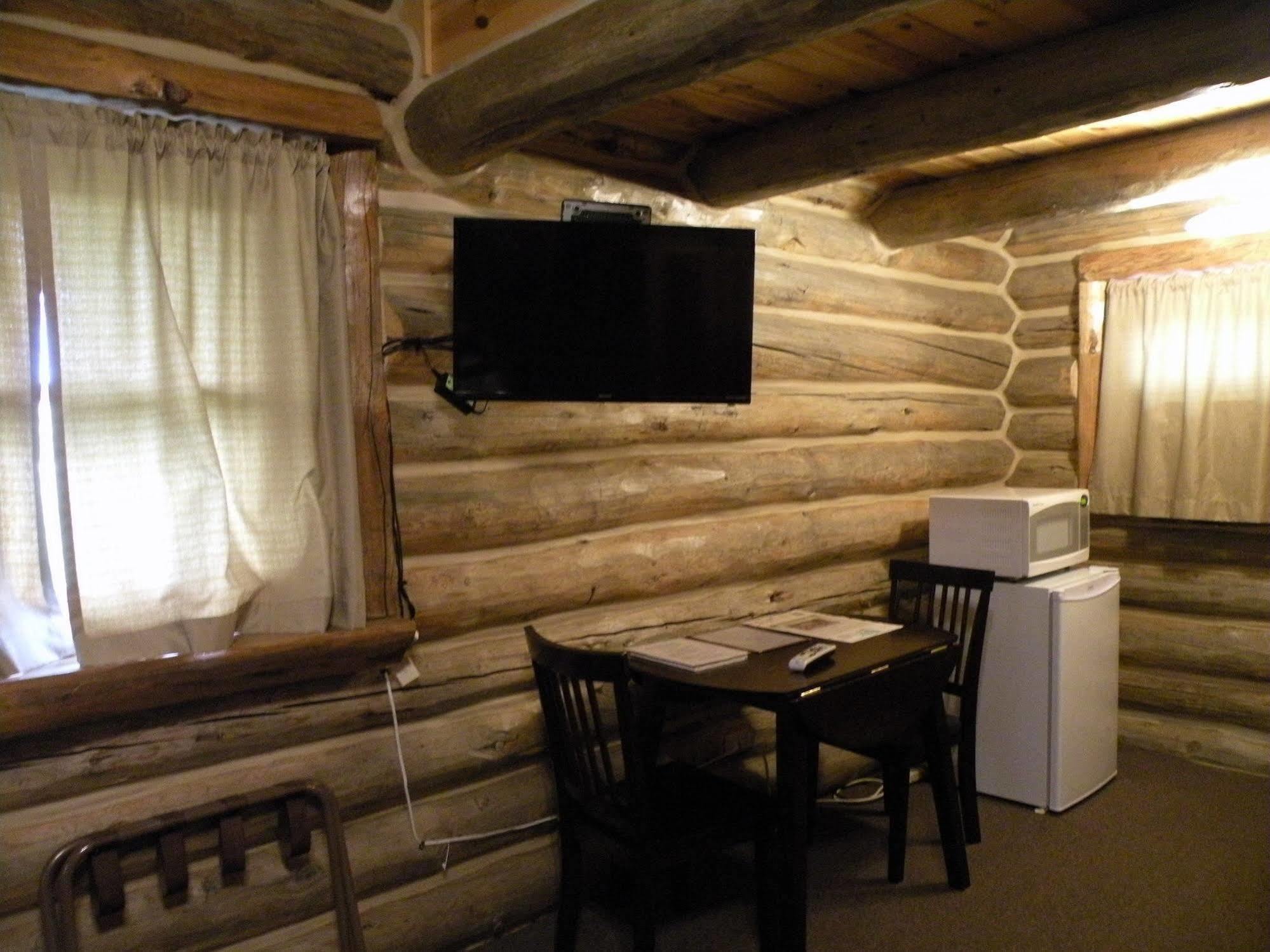 Gold Camp Cabins Custer Buitenkant foto